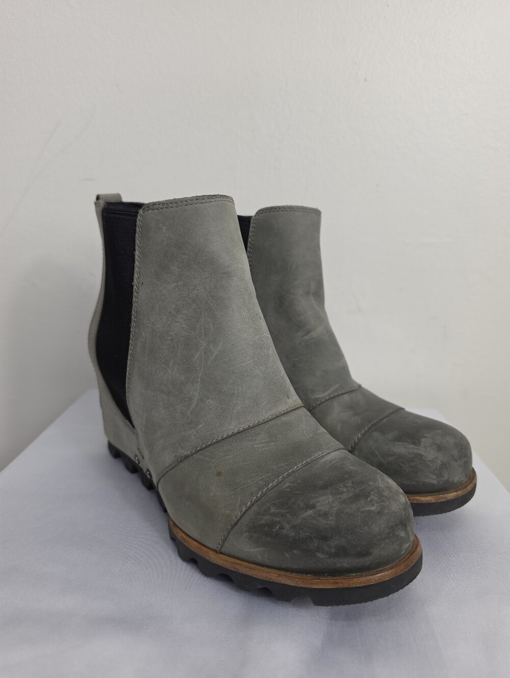 Sorel Lea Comfort Waterproof Gray Leather Wedge Chelsea Booties